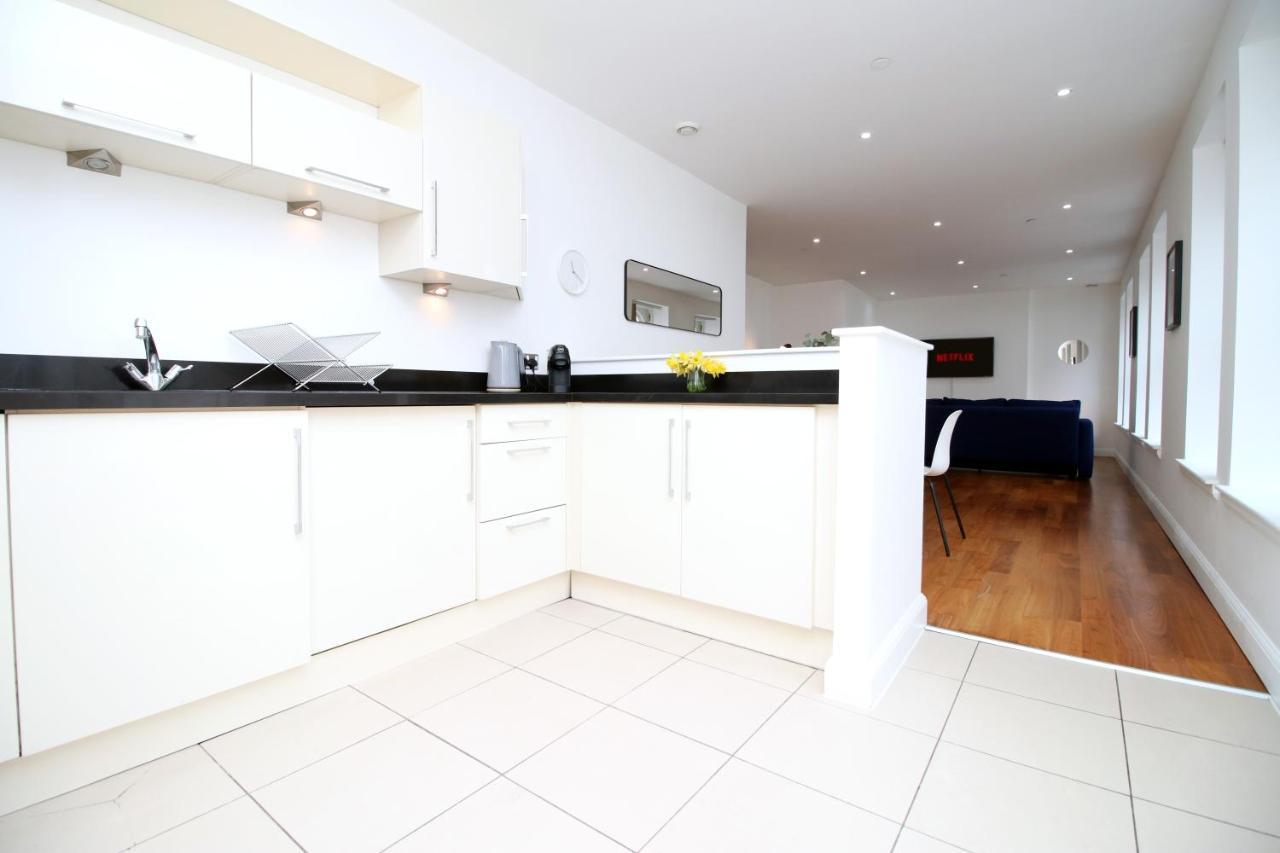 No 2 Under The Clock By Ssw - 2Br, Right In The City Centre, Sleeps 6 Cardiff Exterior photo