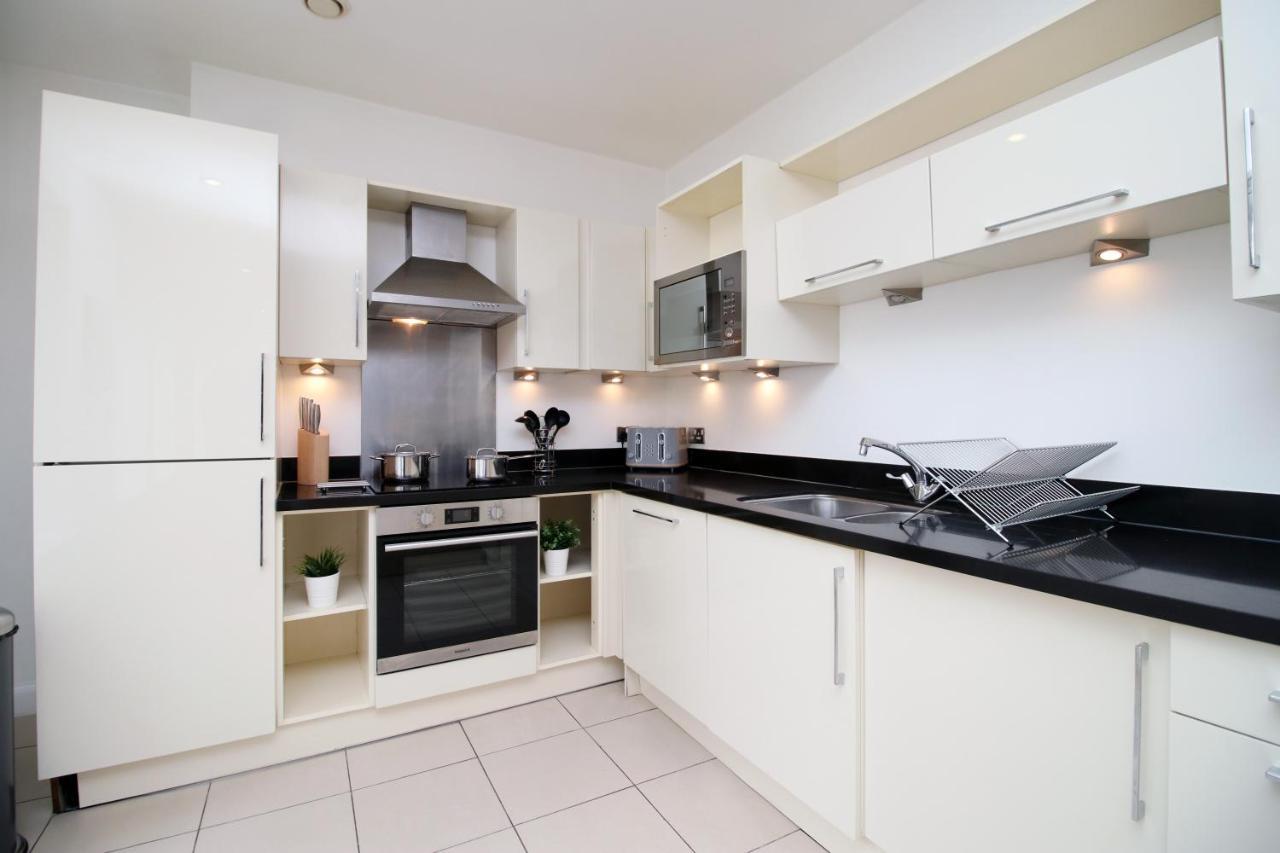 No 2 Under The Clock By Ssw - 2Br, Right In The City Centre, Sleeps 6 Cardiff Exterior photo